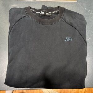 SOLD: NIKE SB BLACK CREWNECK